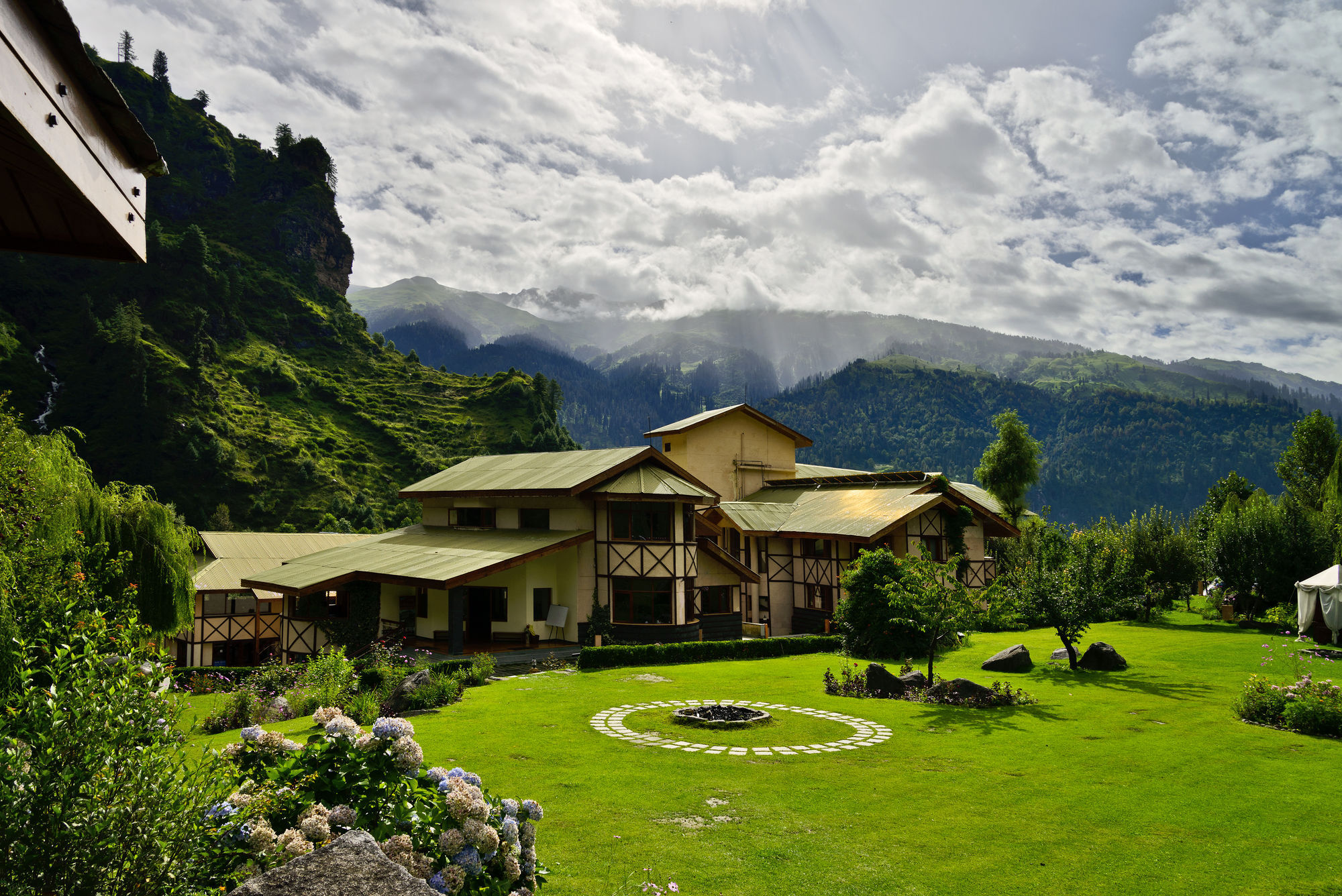 Solang Valley Resort Palchan ภายนอก รูปภาพ